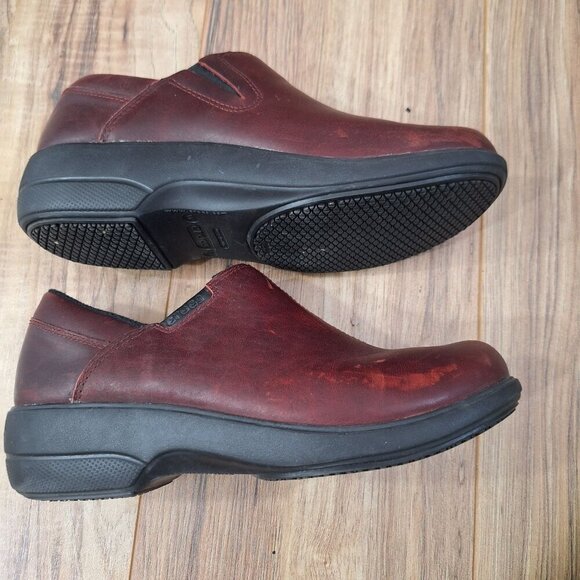 Crocs Brown leather Professional Clogs Women size 8 - Picture 3 of 9